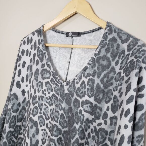 M Made In Italy Large Leopard Print Grey V-Neck Boxy Oversized Sweater Relaxed - Picture 2 of 10